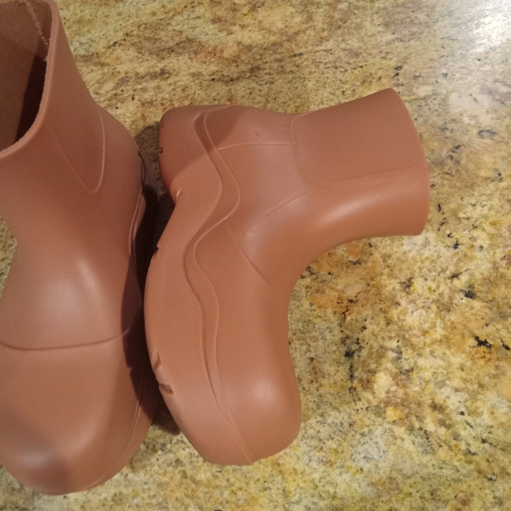 Boots - Picture 2 of 7